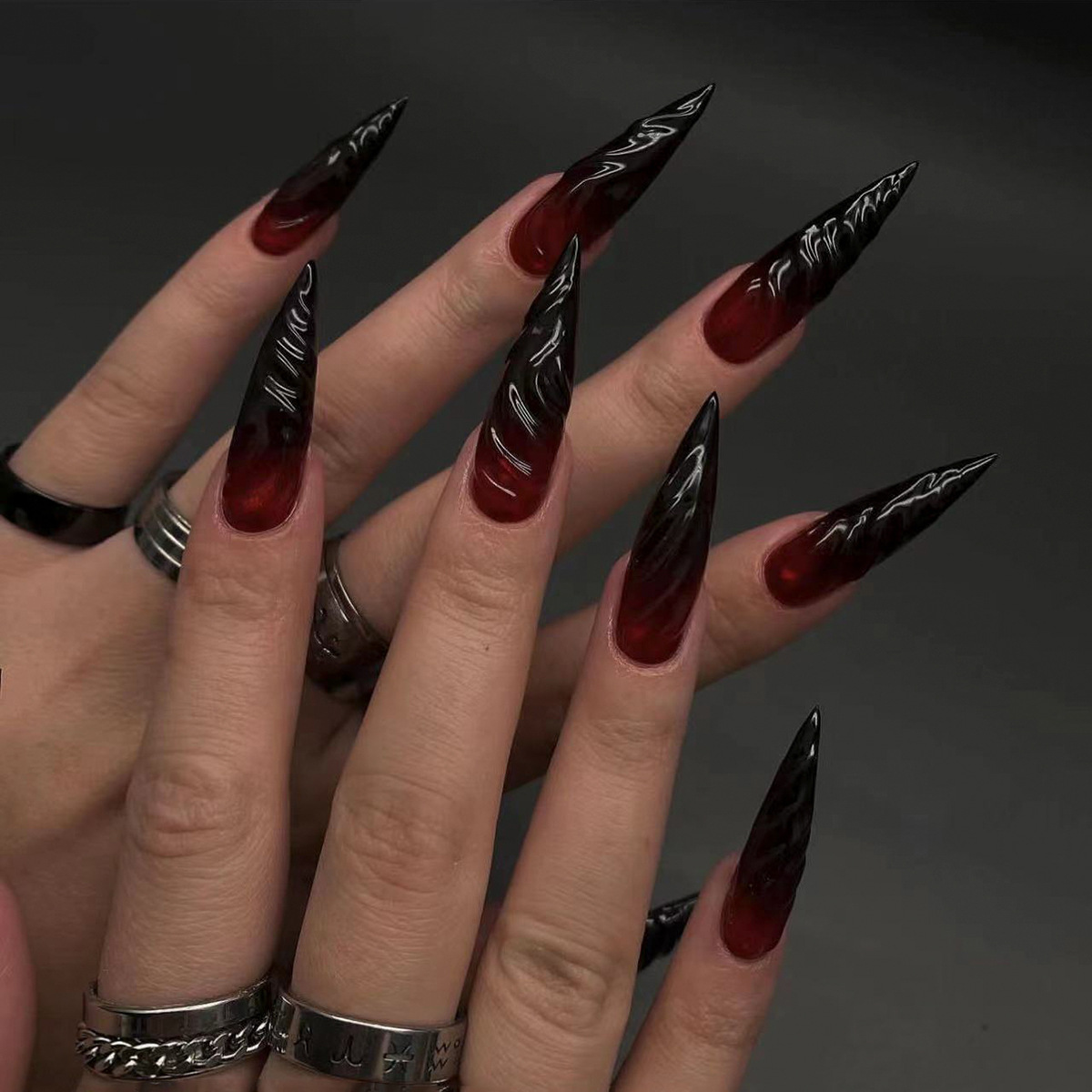 Nail Art Y2K - 24 Adet Stiletto Şeklinde Siyah Kırmızı
